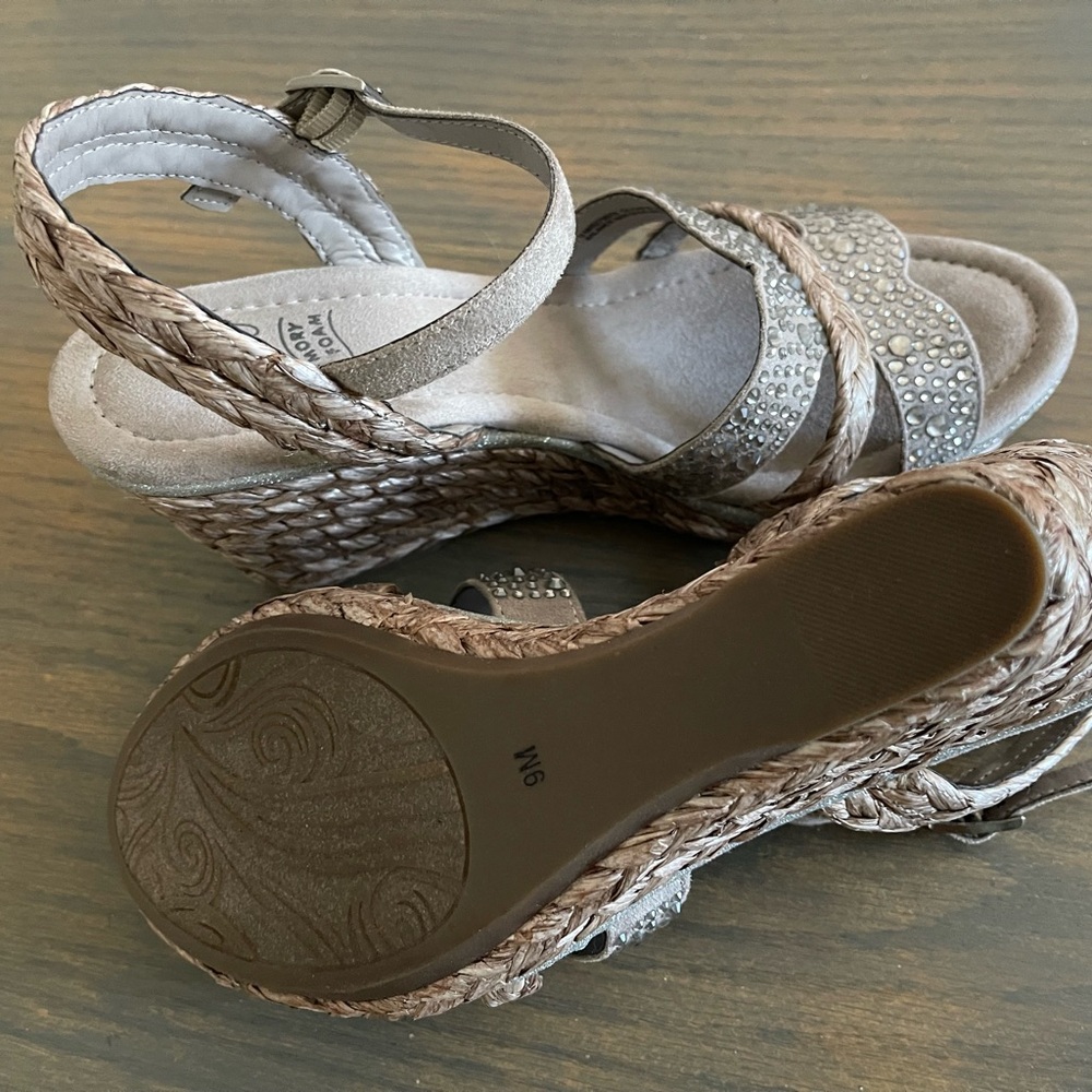 Worn Once - Memory Foam Sandal Size 9, Super Soft! - image 2